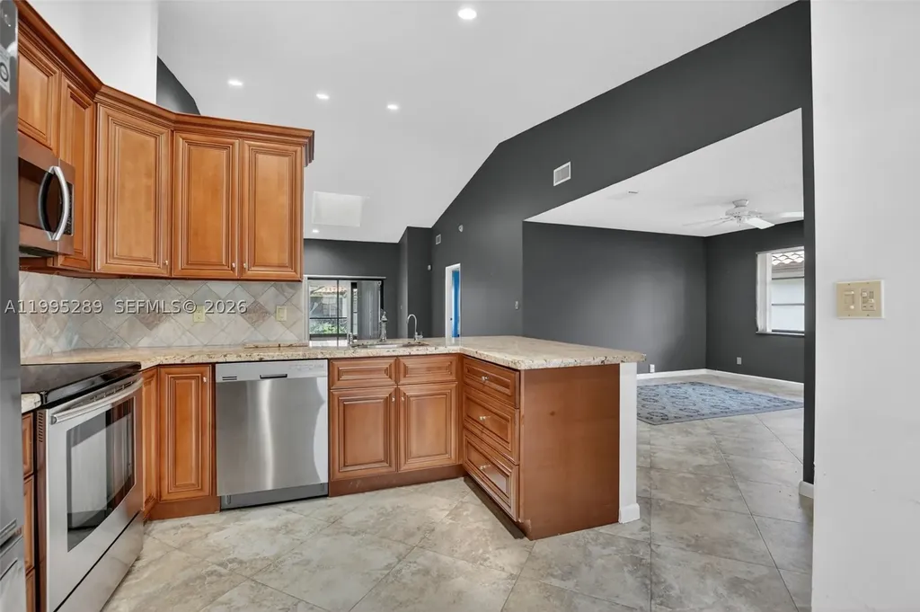 6141 SE Sunny Pointe Circle Delray Beach FL 33484
