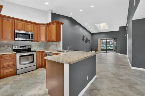 6141 SE Sunny Pointe Circle Delray Beach FL 33484