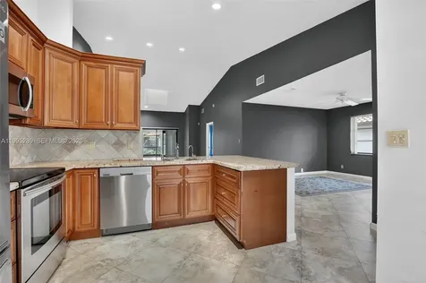 6141 SE Sunny Pointe Circle Delray Beach FL 33484