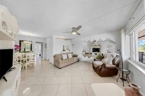 1015 SW 11th Avenue Hallandale Beach FL 33009