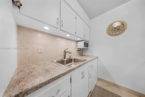 1015 SW 11th Avenue Hallandale Beach FL 33009