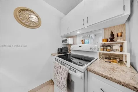 1015 SW 11th Avenue Hallandale Beach FL 33009