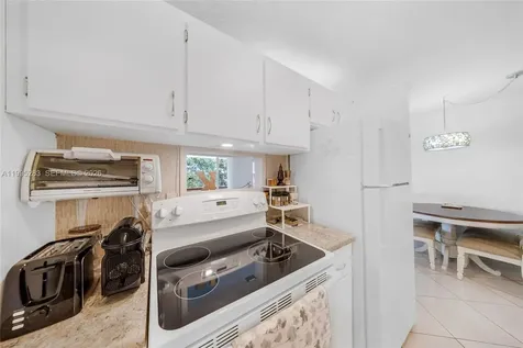 1015 SW 11th Avenue Hallandale Beach FL 33009