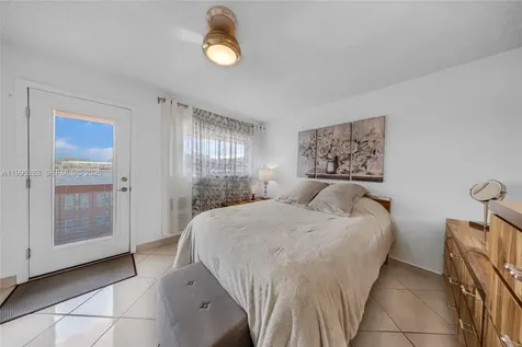 1015 SW 11th Avenue Hallandale Beach FL 33009