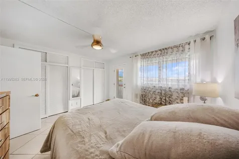1015 SW 11th Avenue Hallandale Beach FL 33009