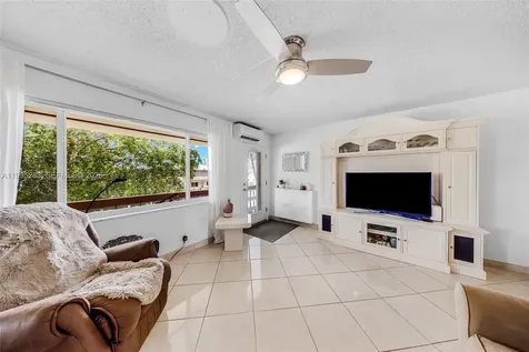 1015 SW 11th Avenue Hallandale Beach FL 33009