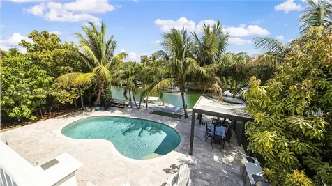 1895 NE 118th Road North Miami FL 33181