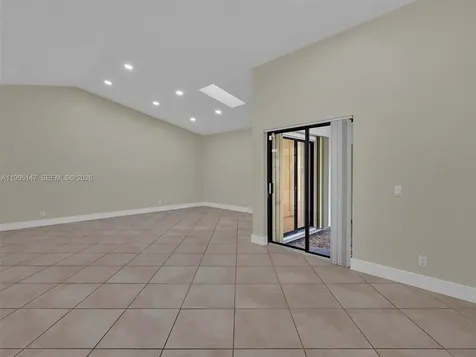 2158 Baton Rouge Weston FL 33326