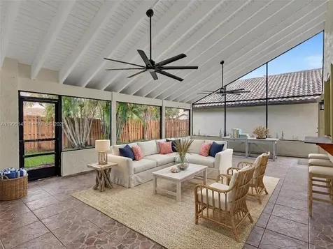2158 Baton Rouge Weston FL 33326
