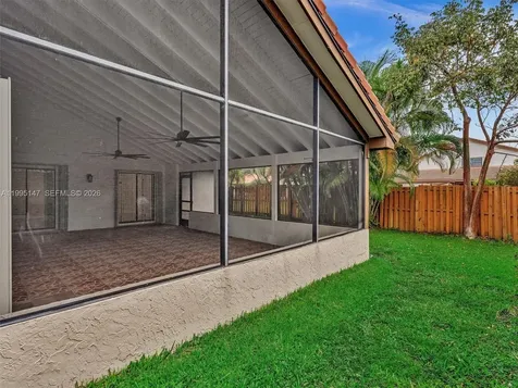 2158 Baton Rouge Weston FL 33326