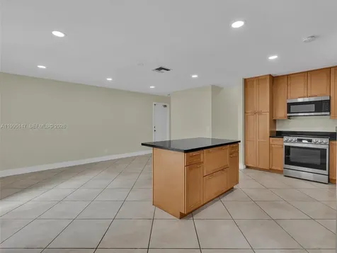 2158 Baton Rouge Weston FL 33326