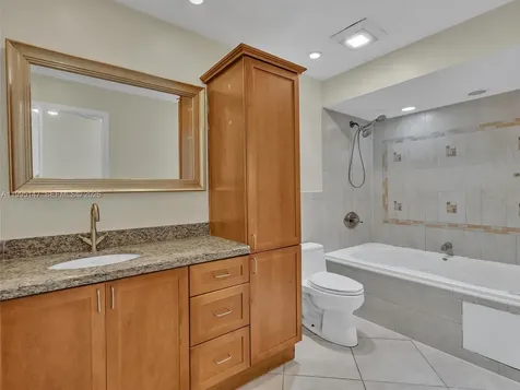 2158 Baton Rouge Weston FL 33326