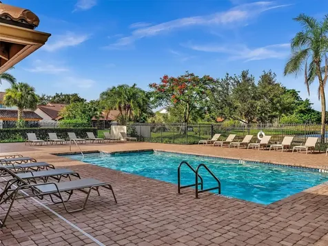 2158 Baton Rouge Weston FL 33326