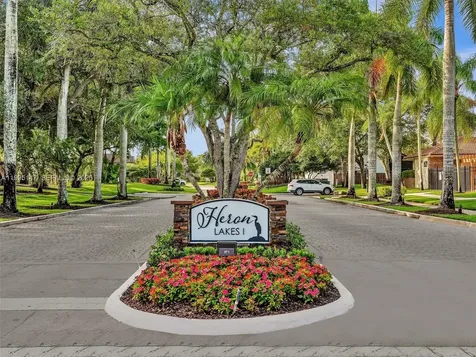 2158 Baton Rouge Weston FL 33326