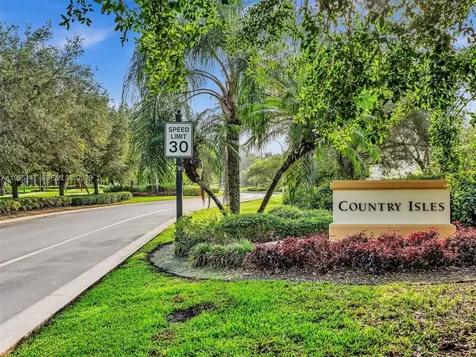 2158 Baton Rouge Weston FL 33326