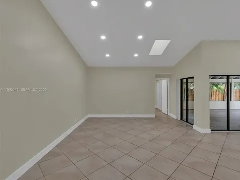 2158 Baton Rouge Weston FL 33326