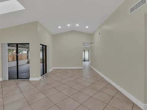 2158 Baton Rouge Weston FL 33326