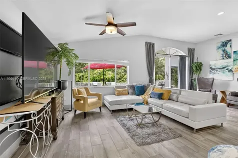 284 SW 180th Avenue Pembroke Pines FL 33029