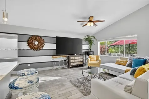 284 SW 180th Avenue Pembroke Pines FL 33029