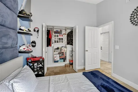 284 SW 180th Avenue Pembroke Pines FL 33029