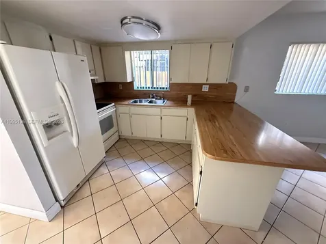4191 W 18 Avenue Hialeah FL 33012