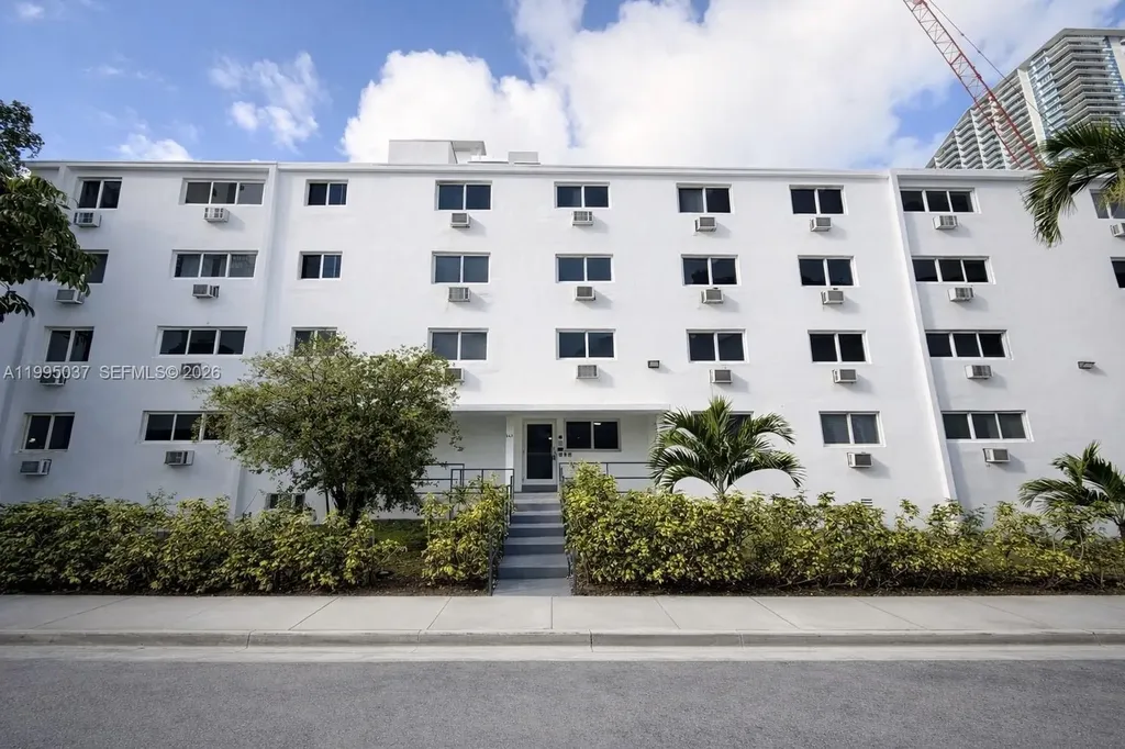 143 SW 9th Street Miami FL 33130