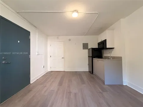 143 SW 9th Street Miami FL 33130