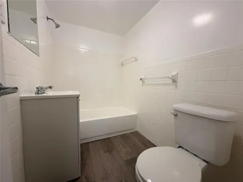 143 SW 9th Street Miami FL 33130
