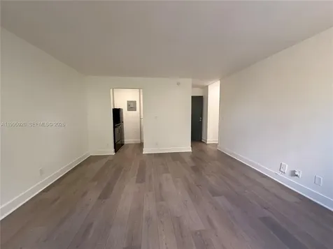 143 SW 9th Street Miami FL 33130