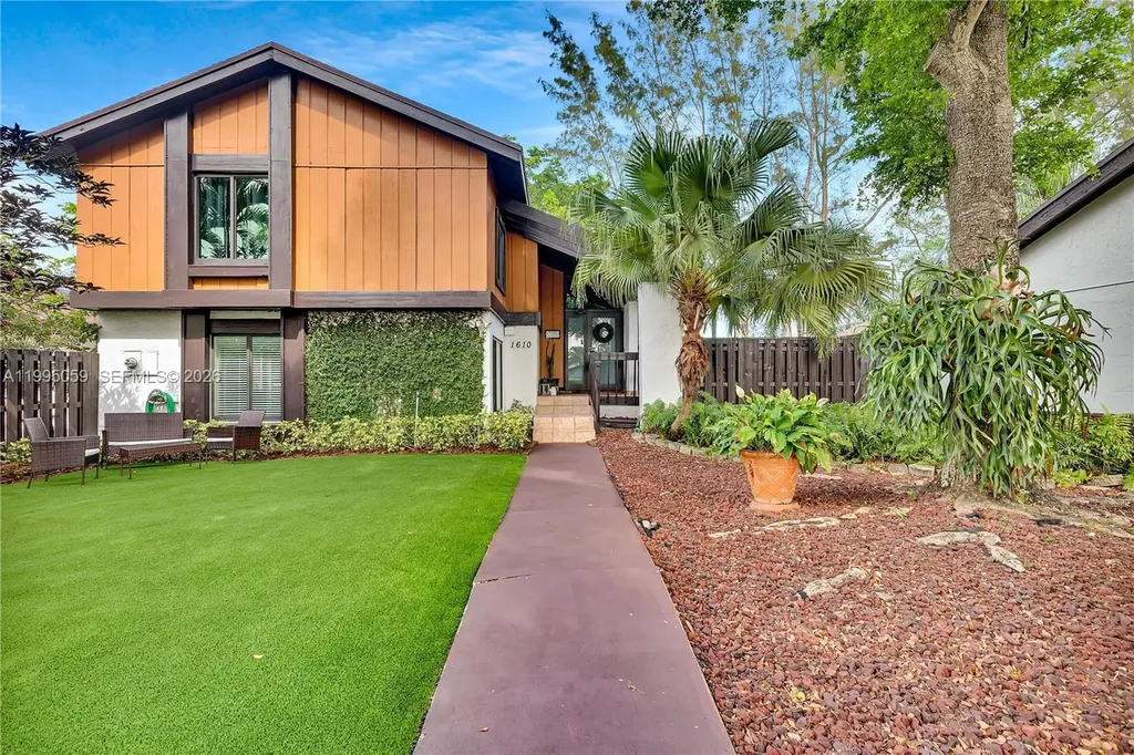 1610 W Sandpiper Circle Pembroke Pines FL 33026