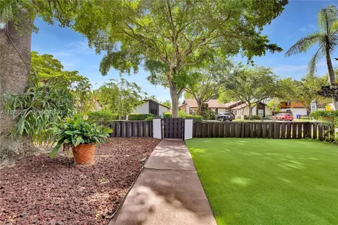 1610 W Sandpiper Circle Pembroke Pines FL 33026
