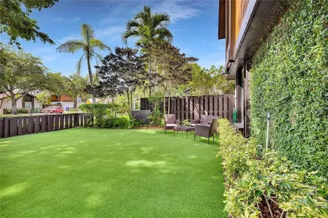 1610 W Sandpiper Circle Pembroke Pines FL 33026