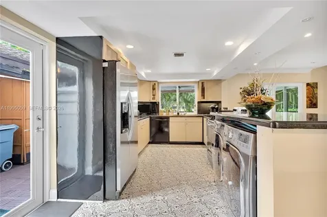 1610 W Sandpiper Circle Pembroke Pines FL 33026