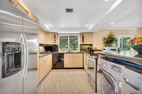 1610 W Sandpiper Circle Pembroke Pines FL 33026