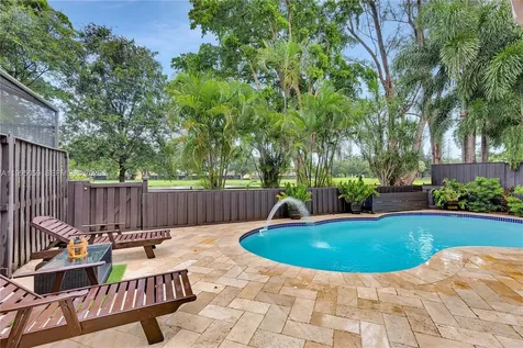 1610 W Sandpiper Circle Pembroke Pines FL 33026