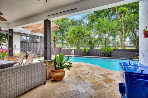 1610 W Sandpiper Circle Pembroke Pines FL 33026