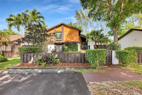 1610 W Sandpiper Circle Pembroke Pines FL 33026
