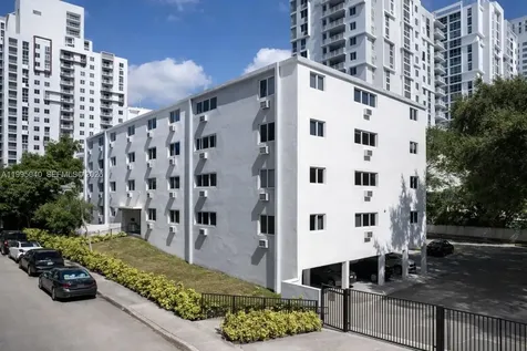 143 SW 9th Street Miami FL 33130