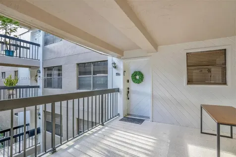 605 Ives Dairy Road Miami FL 33179