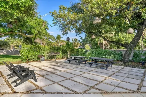 605 Ives Dairy Road Miami FL 33179