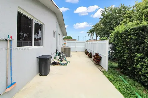 2330 W 6th Court Hialeah FL 33010