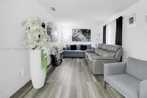2330 W 6th Court Hialeah FL 33010