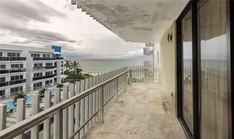 6061 Collins Avenue Miami Beach FL 33140
