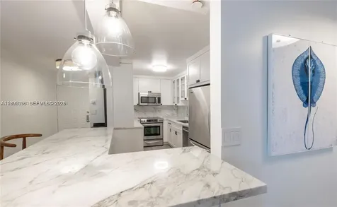 6061 Collins Avenue Miami Beach FL 33140