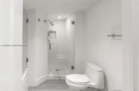 6061 Collins Avenue Miami Beach FL 33140