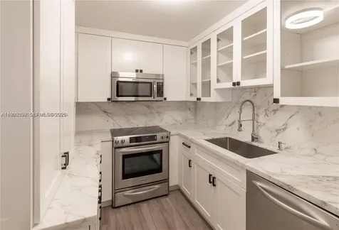 6061 Collins Avenue Miami Beach FL 33140