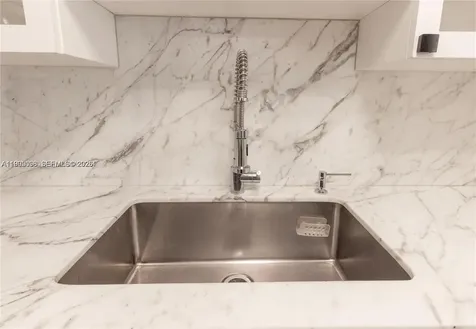 6061 Collins Avenue Miami Beach FL 33140