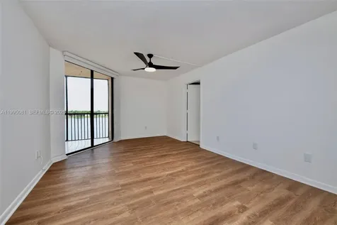 20850 San Simeon Way Miami FL 33179