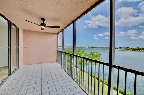 20850 San Simeon Way Miami FL 33179