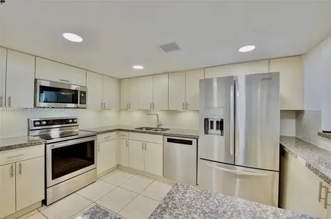 20850 San Simeon Way Miami FL 33179